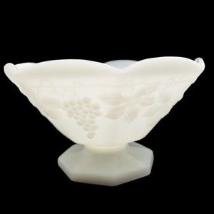 Vintage 9" Anchor Hocking White Milk Glass Pedestal Footed Fruit Bowl Grape Vine